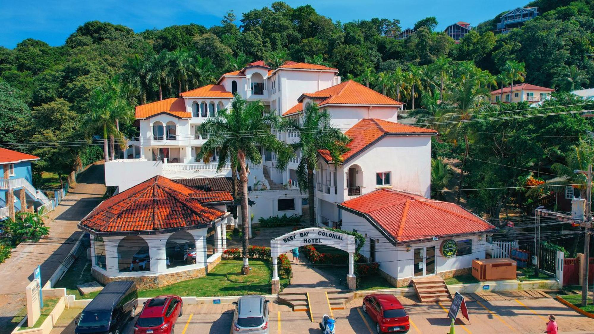 West Bay Colonial Hotel Exterior photo