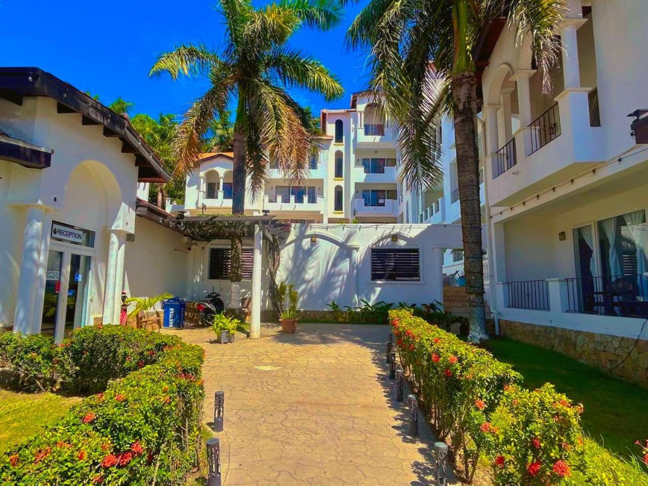 West Bay Colonial Hotel Exterior photo